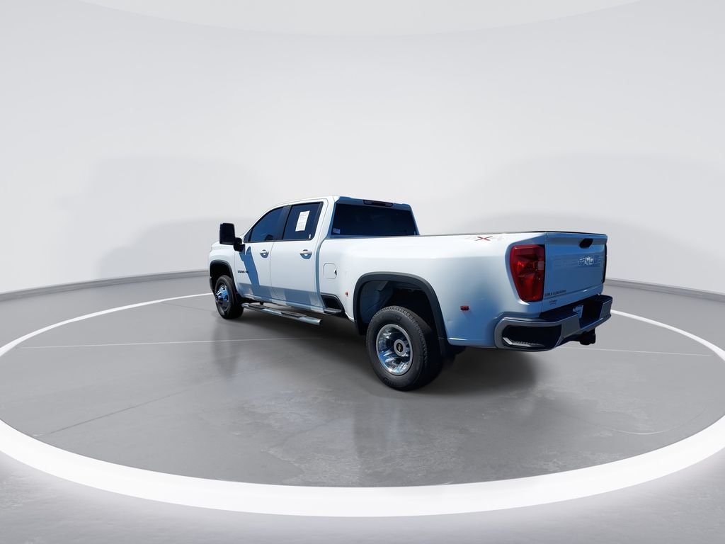 Used 2021 White Chevrolet LT image 6