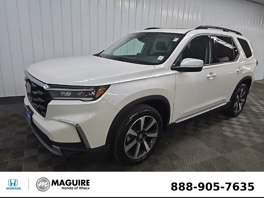 Used 2025 Platinum White Pearl Honda Touring image 8