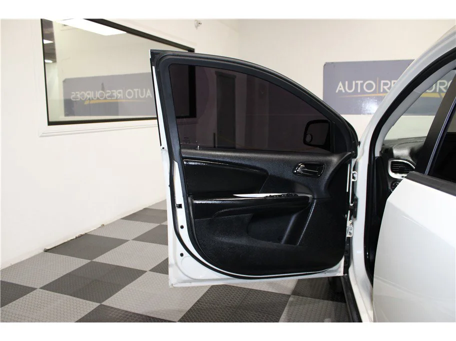 Used 2018 Vice White Dodge SE image 11