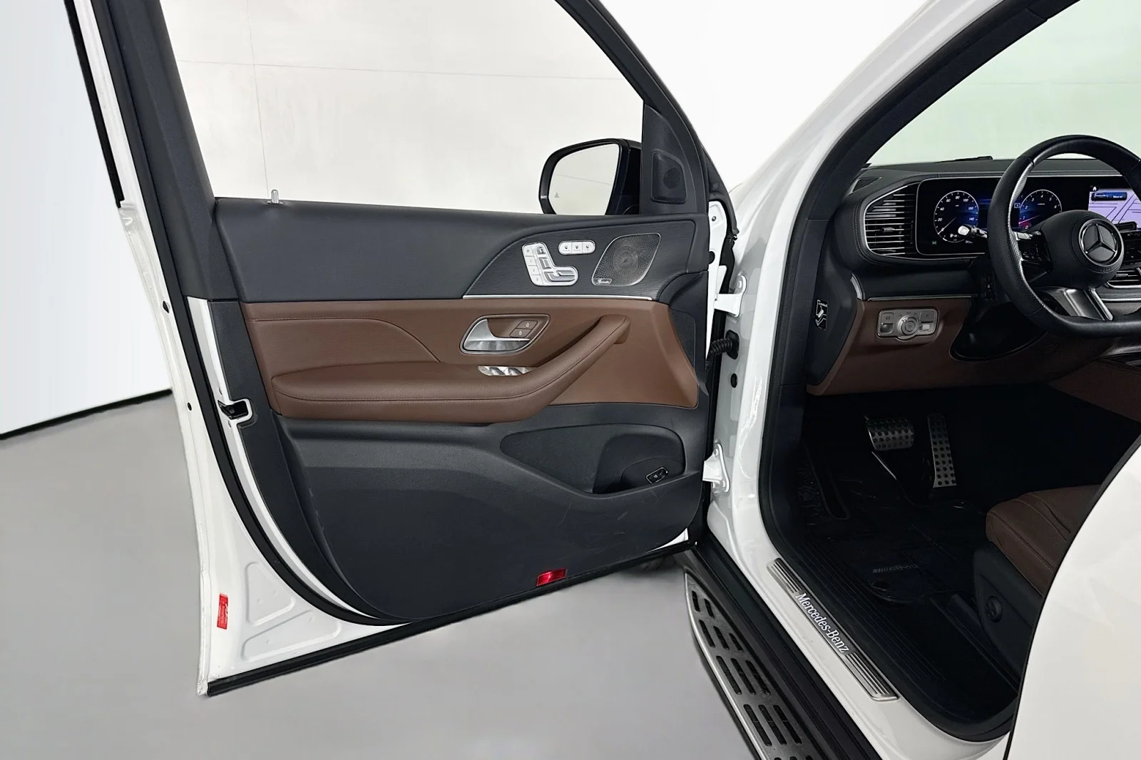 Certified Used 2024 Polar White Mercedes-Benz 450 image 21