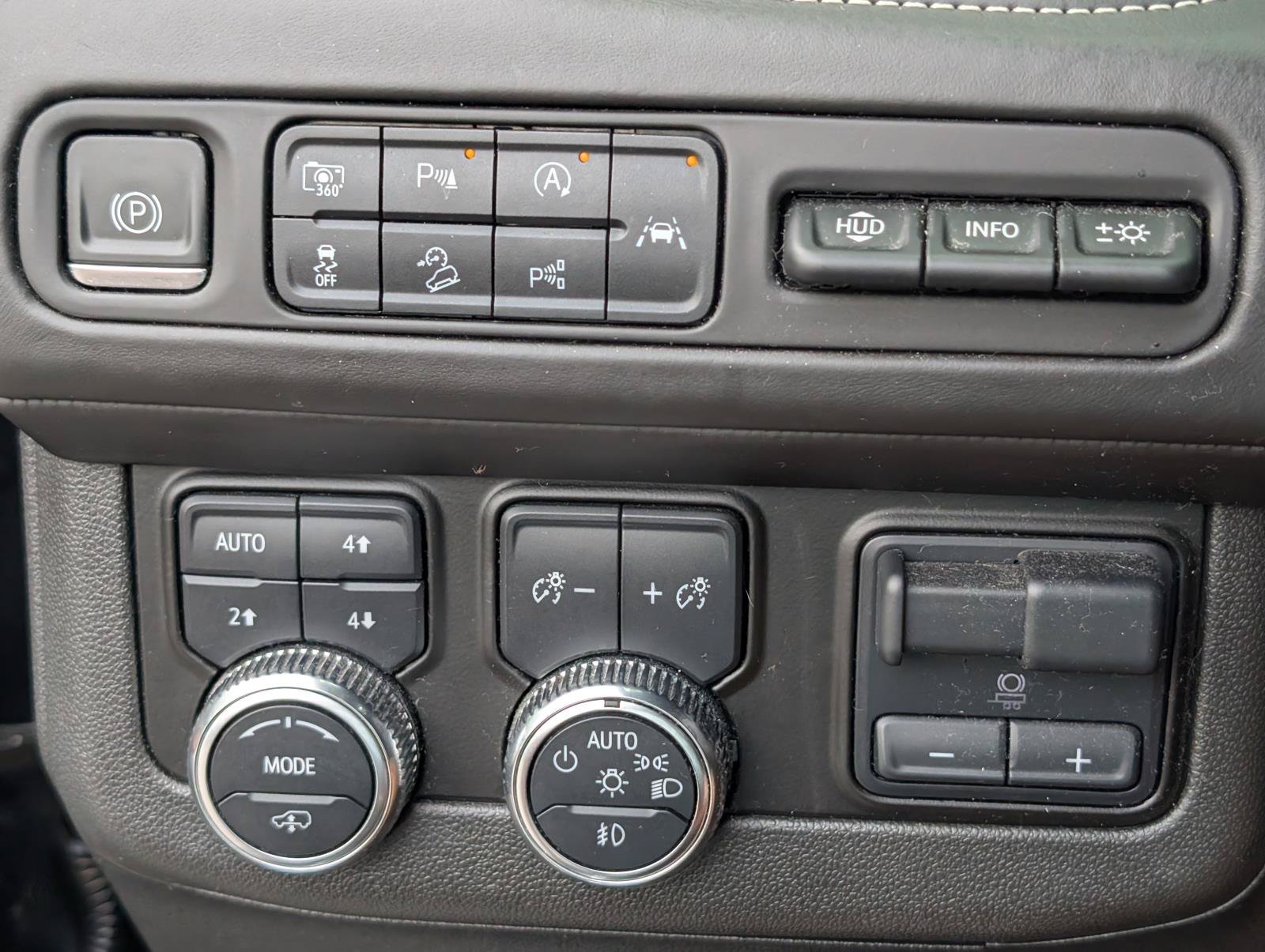 2023 GMC Yukon XL Denali Ultimate - Photo 23