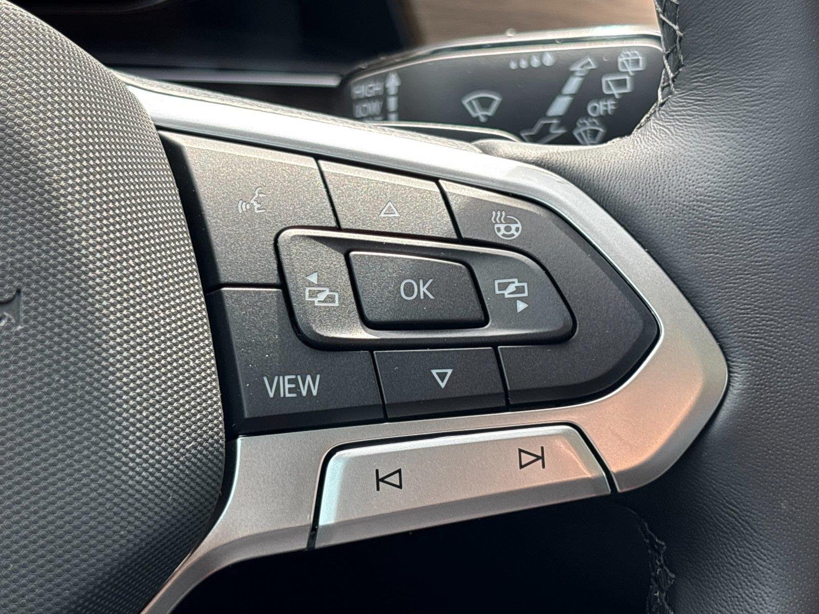 2025 Volkswagen Atlas SE w/Tech - Photo 20