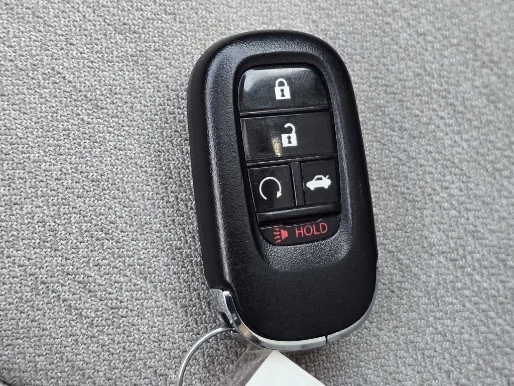 Used 2025 Red Honda SE image 35