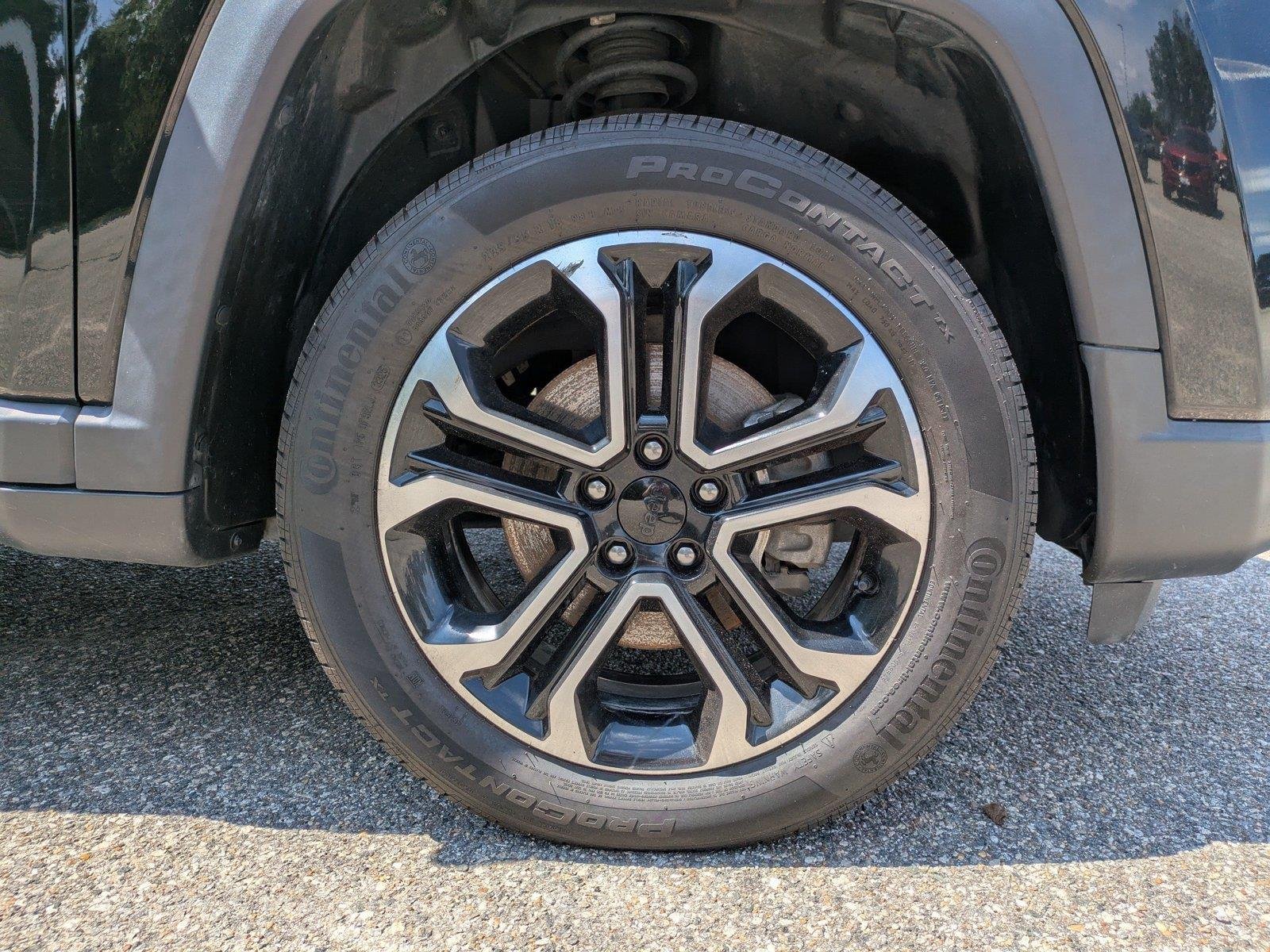 Used 2022 Diamond Black Crystal Pearlcoat Jeep Limited image 11