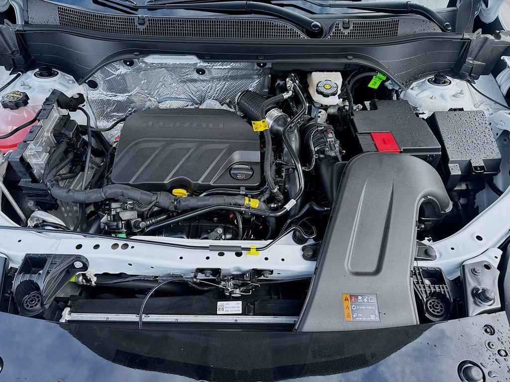 New 2026 Summit White Chevrolet ACTIV image 31