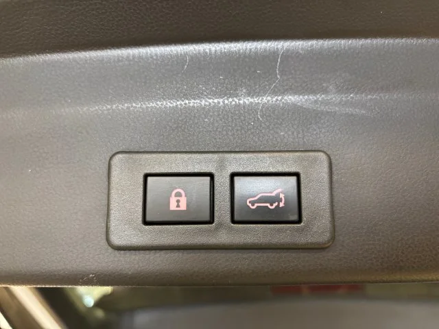 Used 2024 White Subaru Onyx Edition image 26