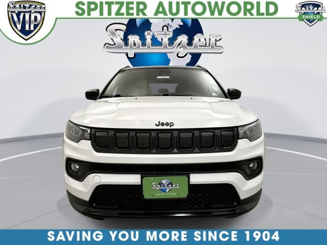 Used 2022 White Jeep Latitude image 3