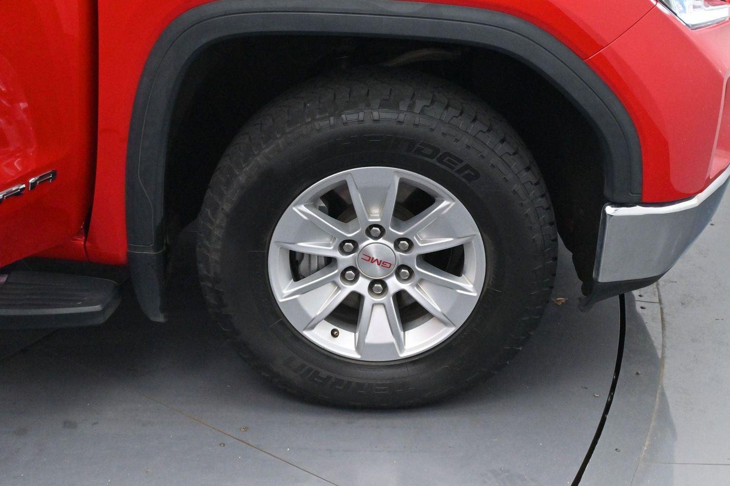 Used 2022 Cardinal Red GMC SLE image 31