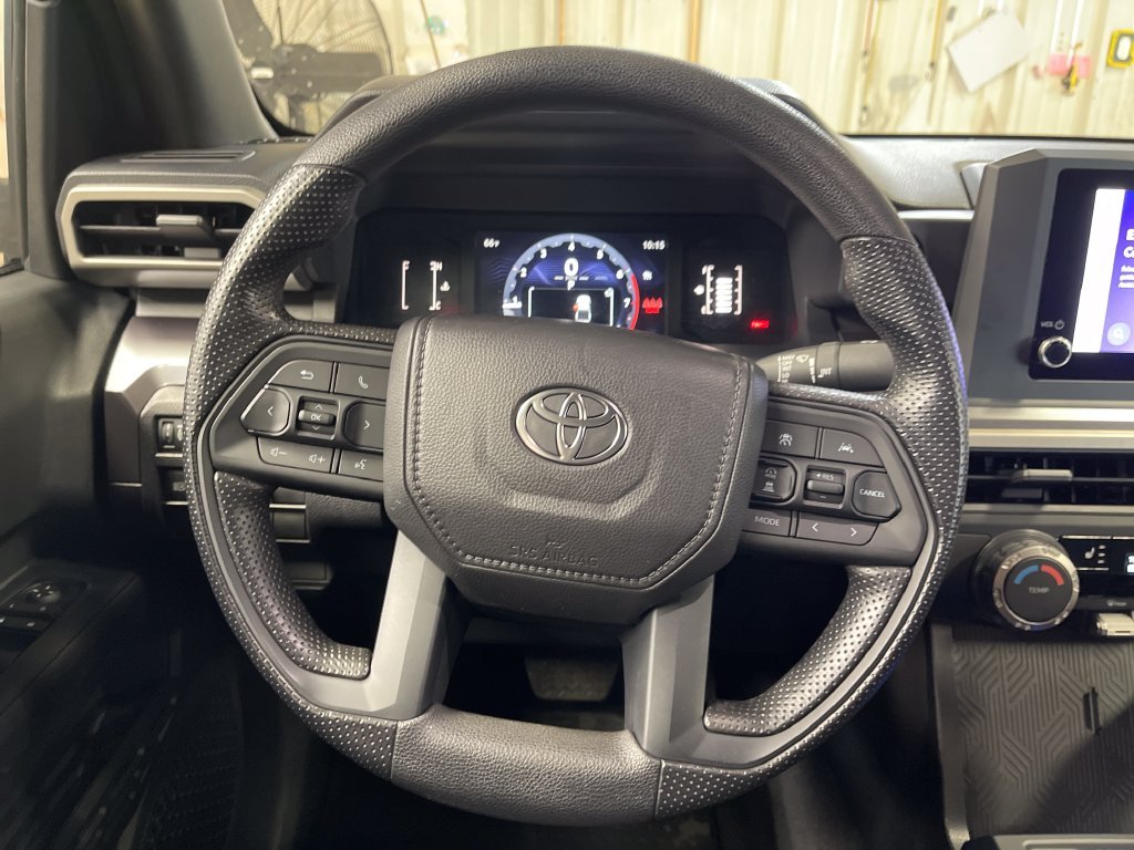 Used 2025  Toyota SR5 image 19