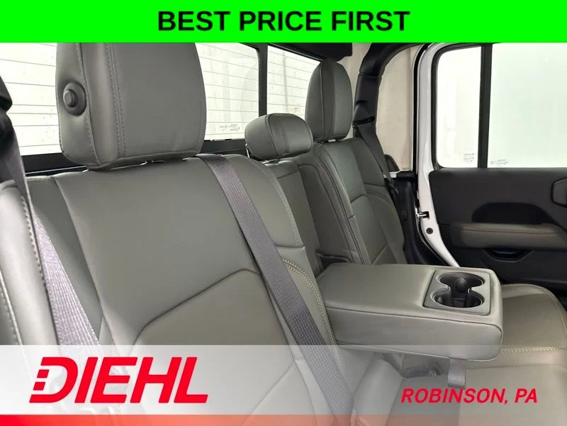 New 2026 Bright White Clear-Coat Exterior Paint Jeep Mojave image 12