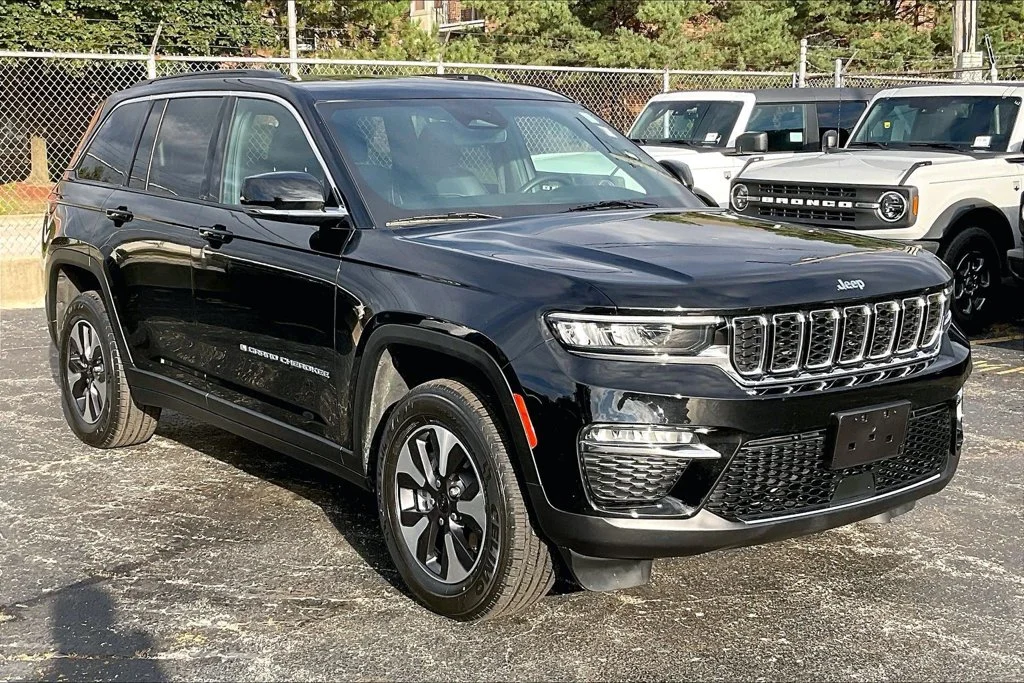 Used 2024 Diamond Black Jeep 4xe image 34