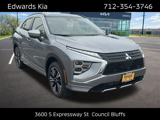 Used 2024  Mitsubishi SEL image 1