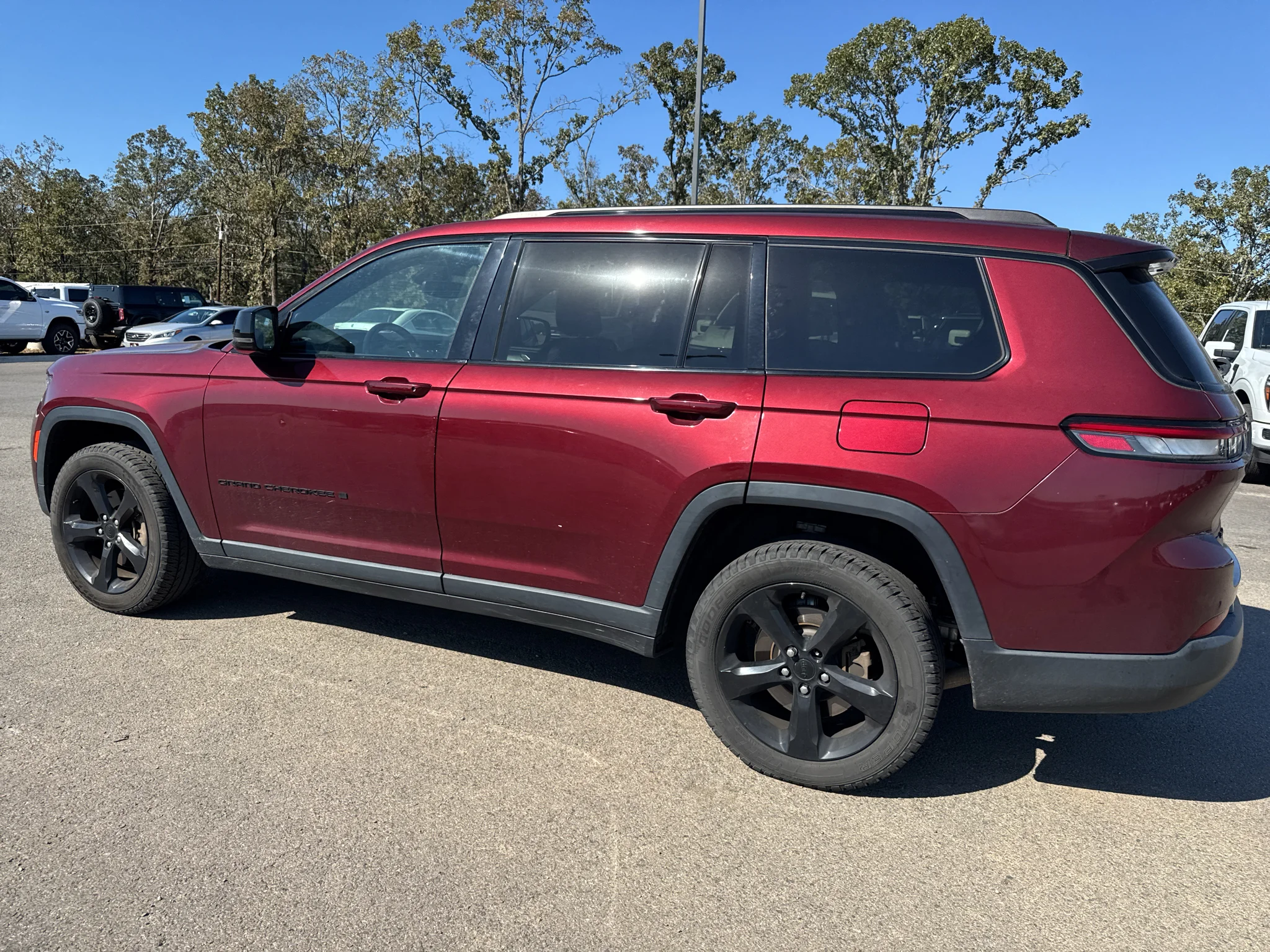 Used 2021 Velvet Red Pearlcoat Jeep Altitude image 16