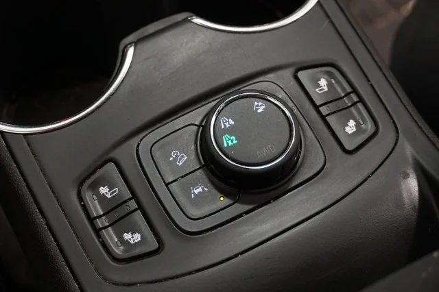 Used 2024  GMC SLT image 44