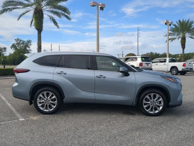 Used 2024  Toyota Limited image 3