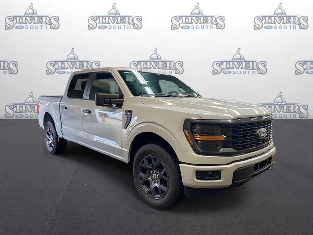 Certified Used 2022 Black Ford XLT image 1