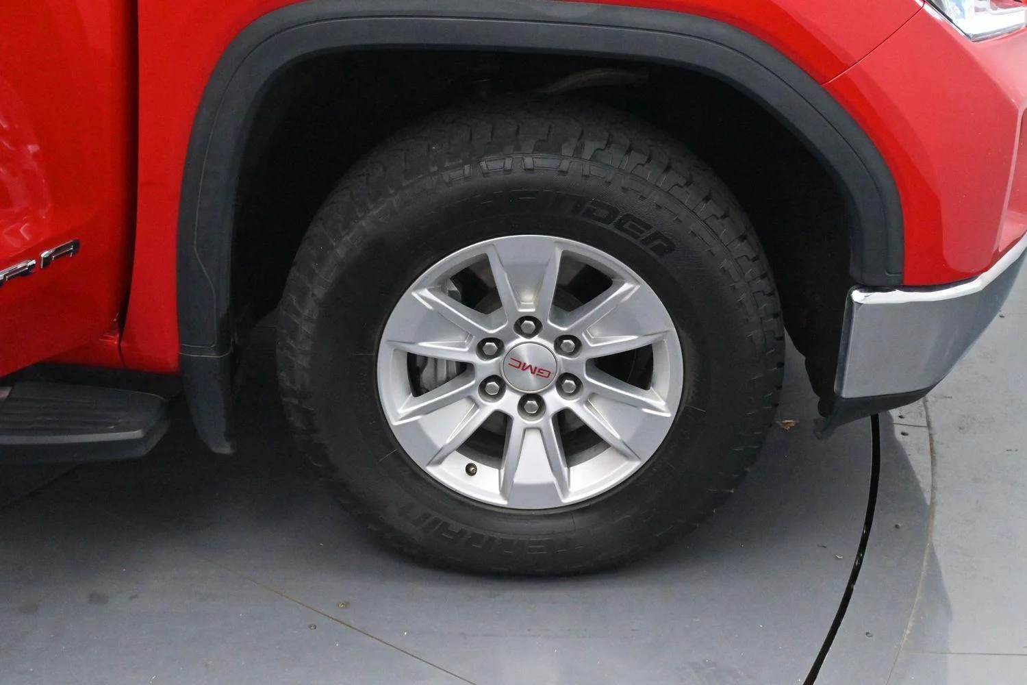 Used 2022 Cardinal Red GMC SLE image 31