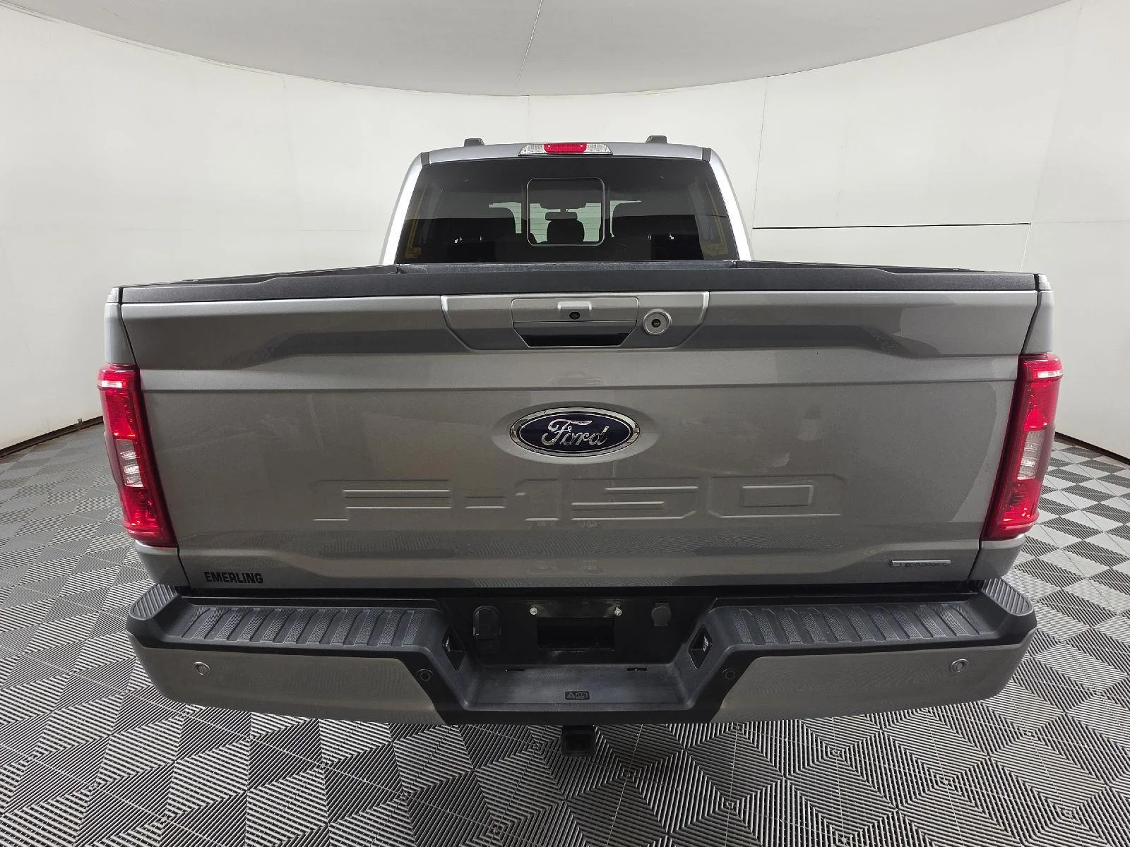 Used 2023 Iconic Silver Ford XLT image 9