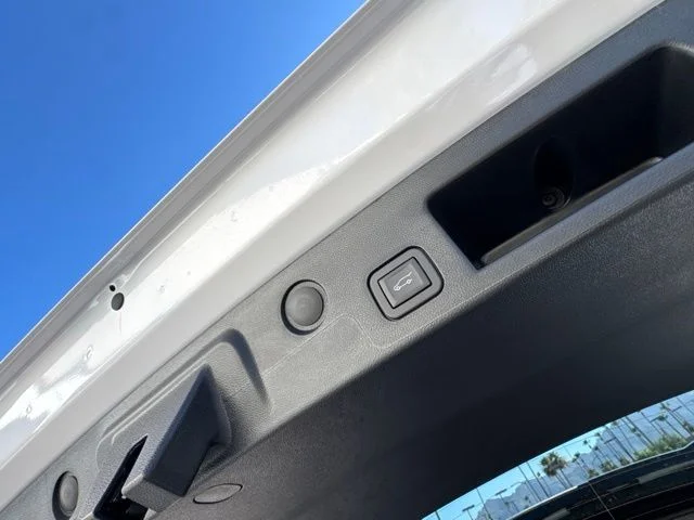 New 2027 White Chevrolet LT image 9