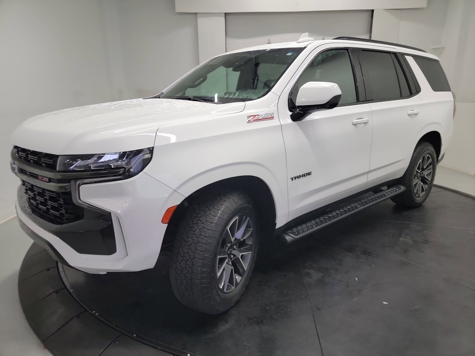 Used 2022 Summit White Chevrolet Z71 image 3