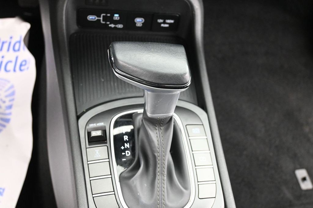 Used 2025 White Hyundai SEL AWD image 13