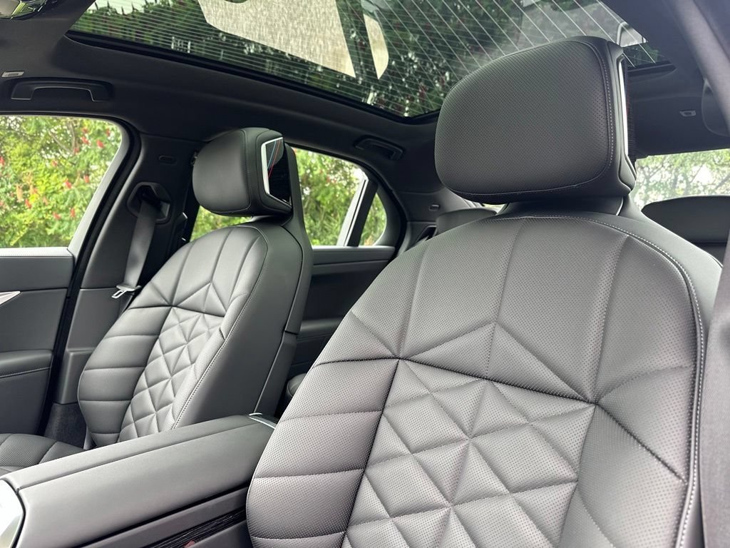New 2026 Black Sapphire Metallic BMW 740i xDrive image 16
