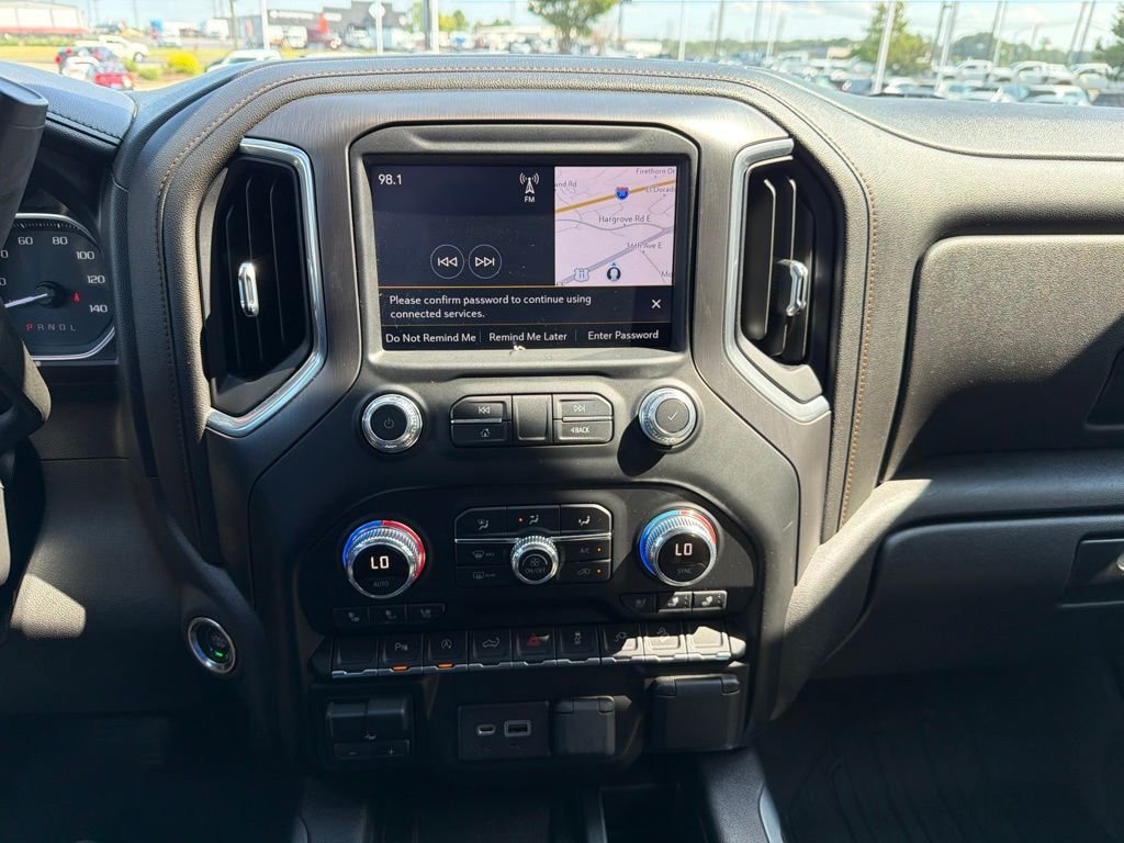 Used 2019 White GMC AT4 image 22