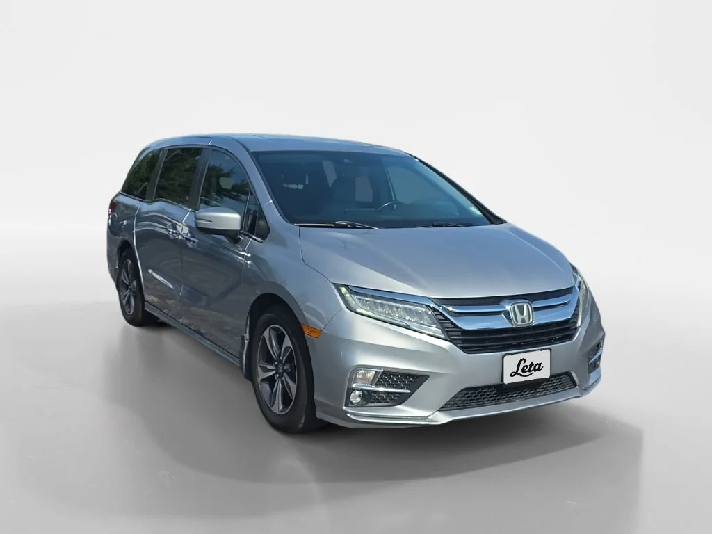 Used 2019 Lunar Silver Metallic Honda Touring image 2