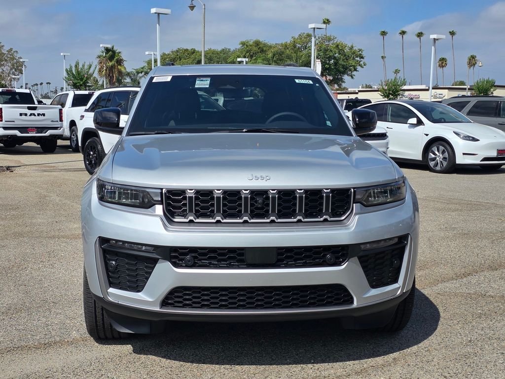 New 2026 Silver Zynith Exterior Paint Jeep Limited image 2