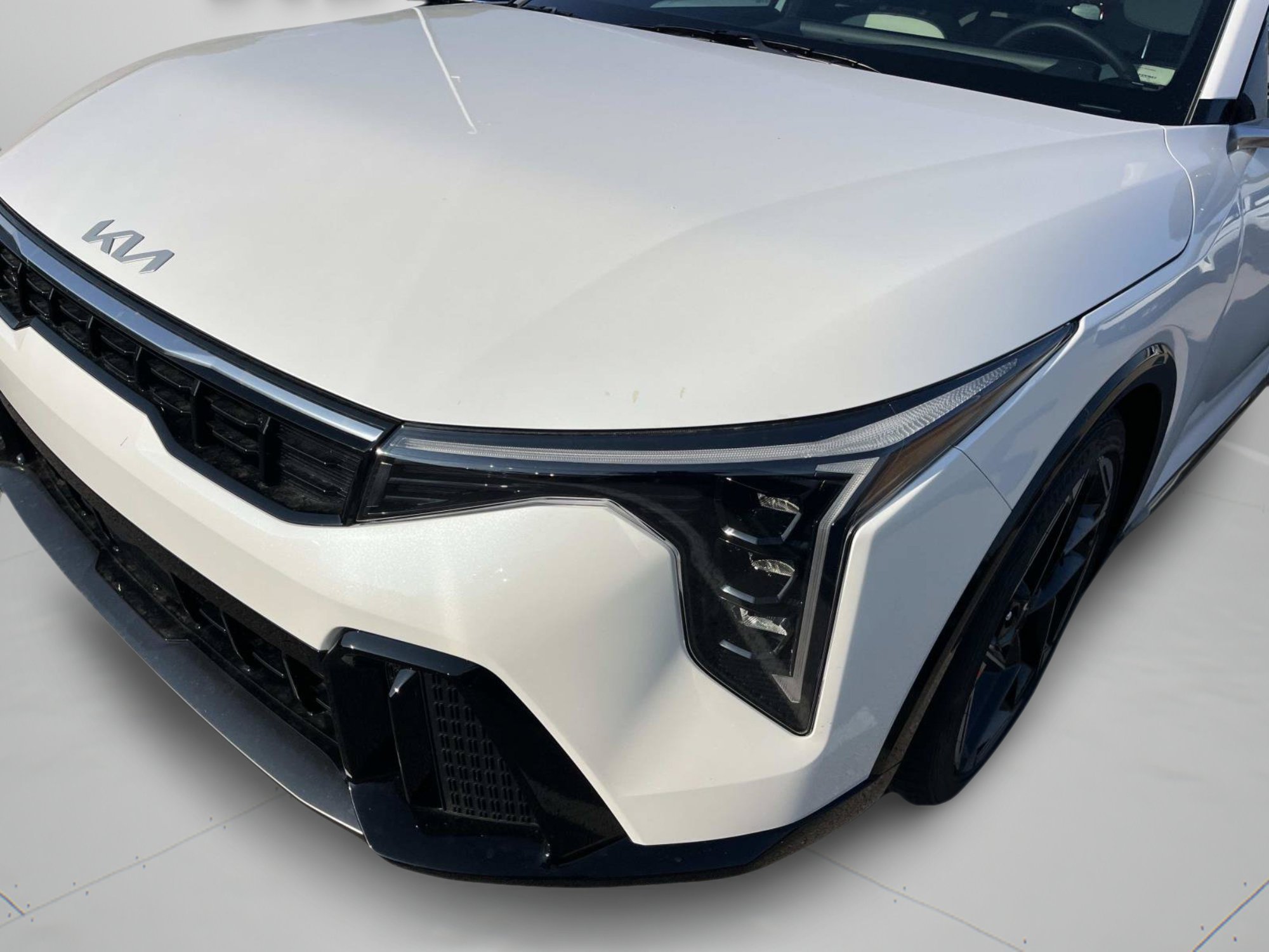 New 2026 Snow White Pearl Kia GT-Line image 9