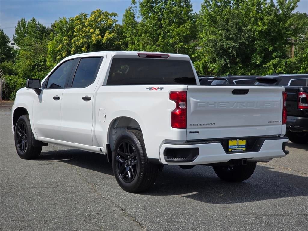 Used 2025 White Chevrolet Custom image 24