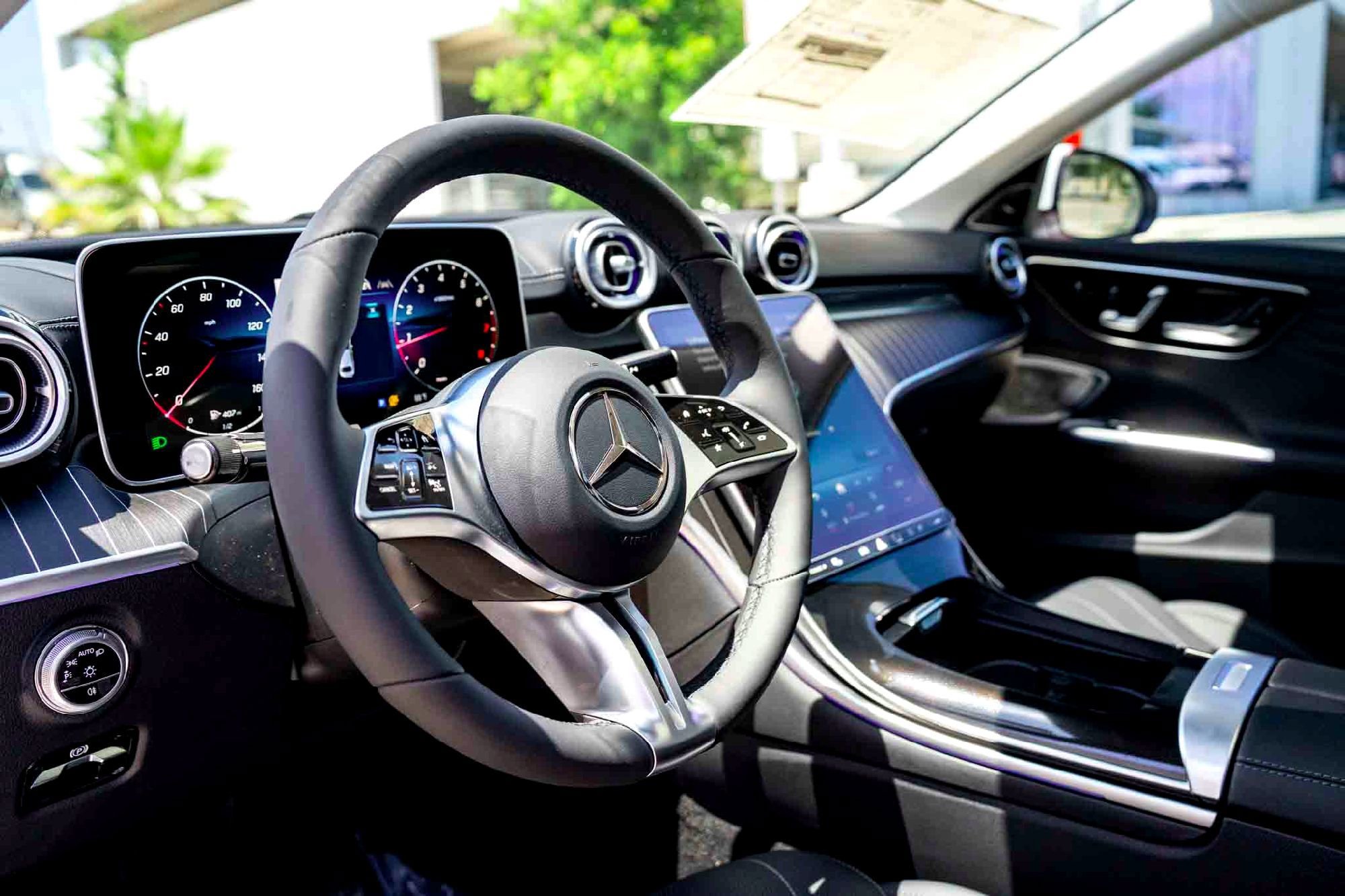 New 2026 MANUFAKTUR Moonlight White Metallic Mercedes-Benz C 300 image 12