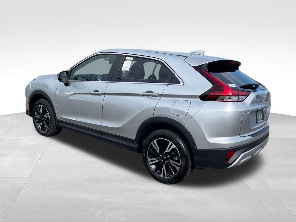Used 2025 Silver Mitsubishi SE image 3
