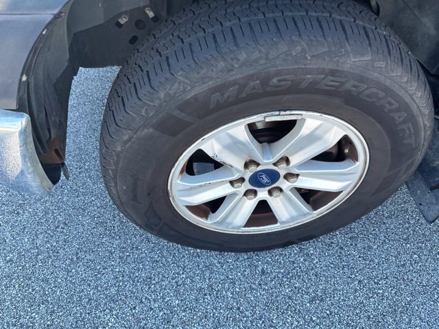 Used 2015 Blue Ford XLT image 4