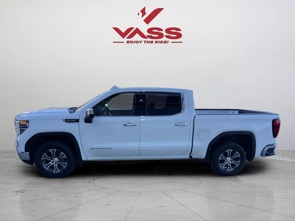 Used 2025 Summit White GMC SLT image 2