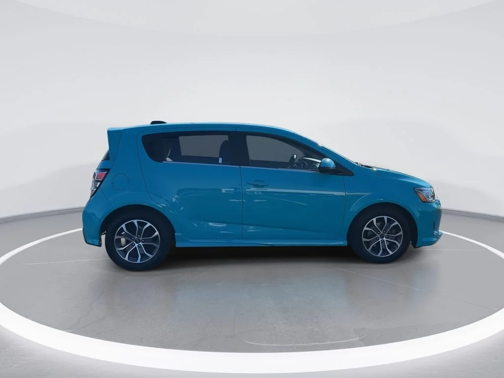 Used 2020 Blue Chevrolet LT image 9