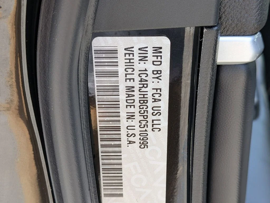 Used 2023 Black Jeep Limited image 31