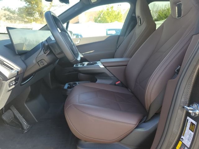 2026 BMW iX 45 - Photo 19