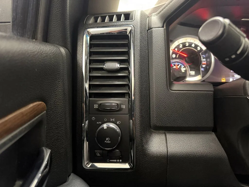Used 2016 Brilliant Black Crystal Pearlcoat Ram Laramie image 17
