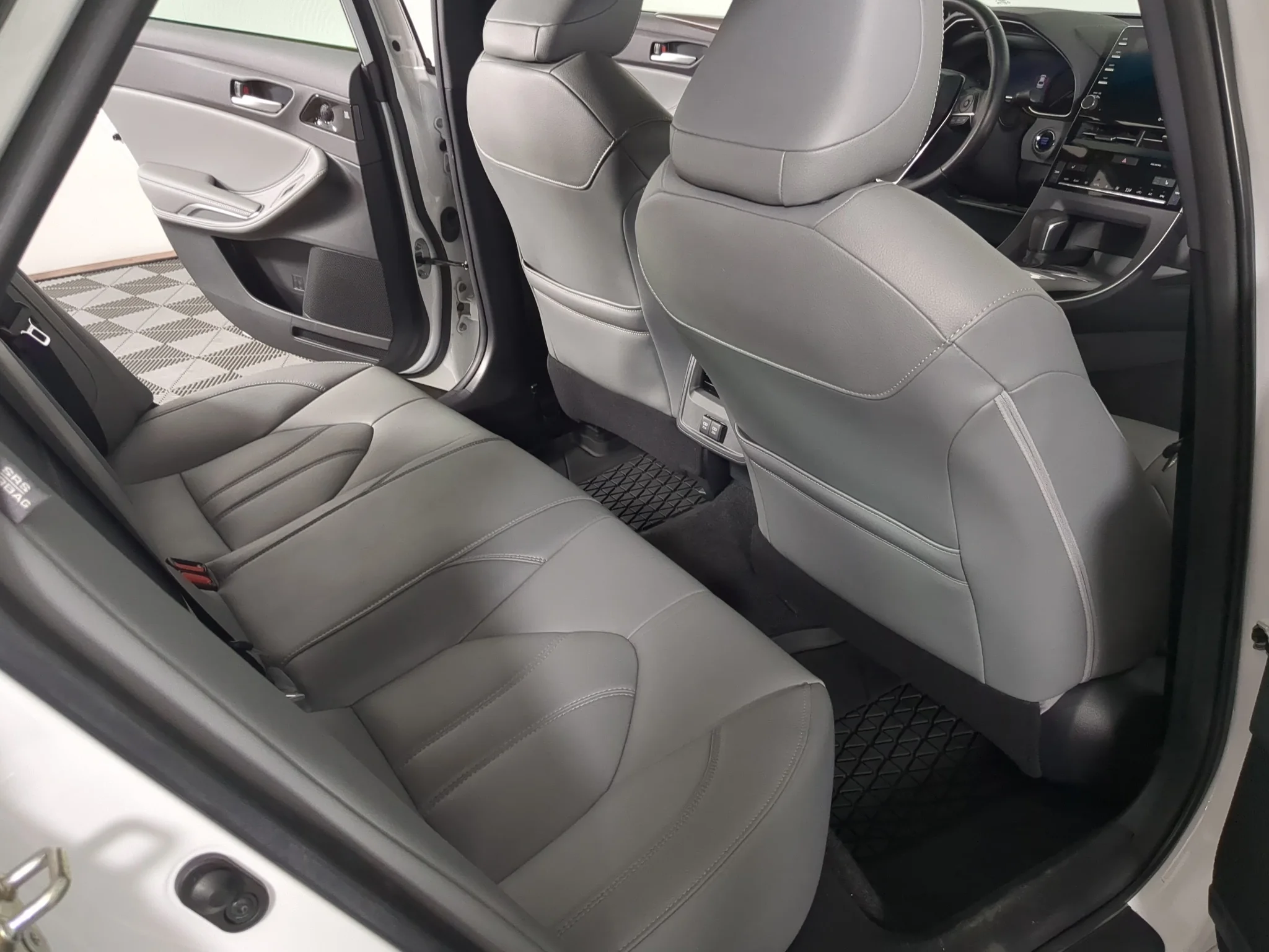 Used 2019 Wind Chill Pearl Toyota XLE image 22