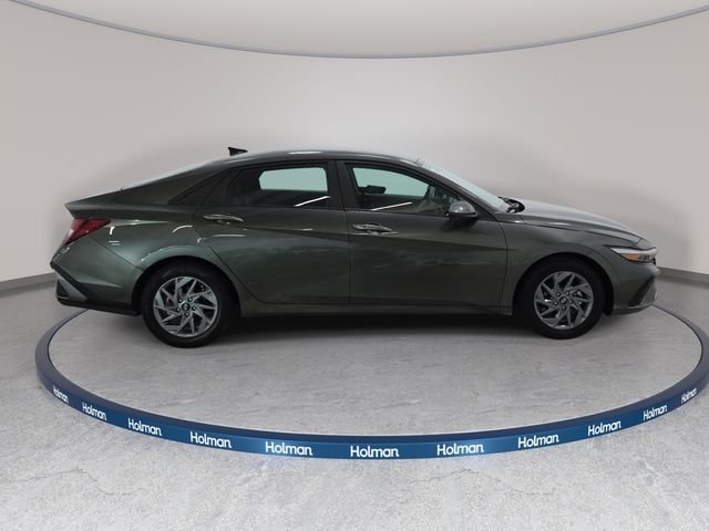 Used 2024 Gray Hyundai SEL image 5