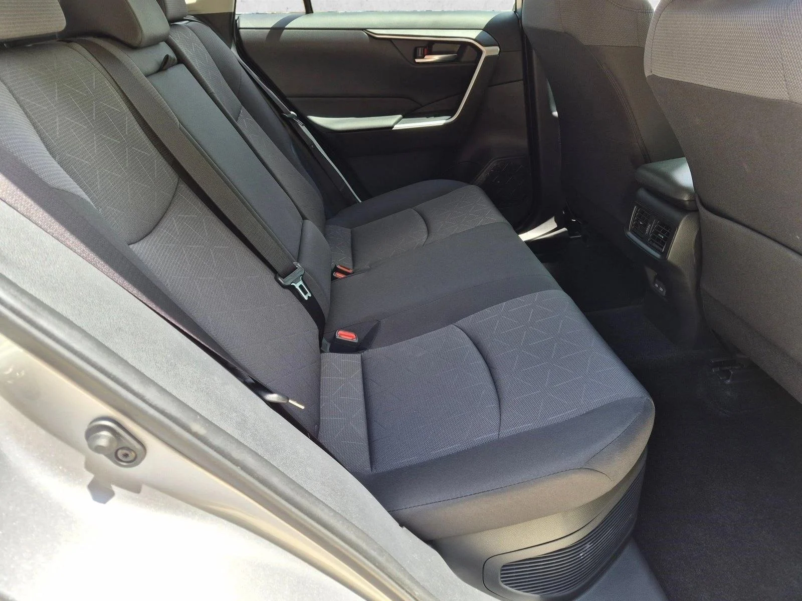 Used 2025 Silver Sky Metallic Toyota Hybrid XLE image 19