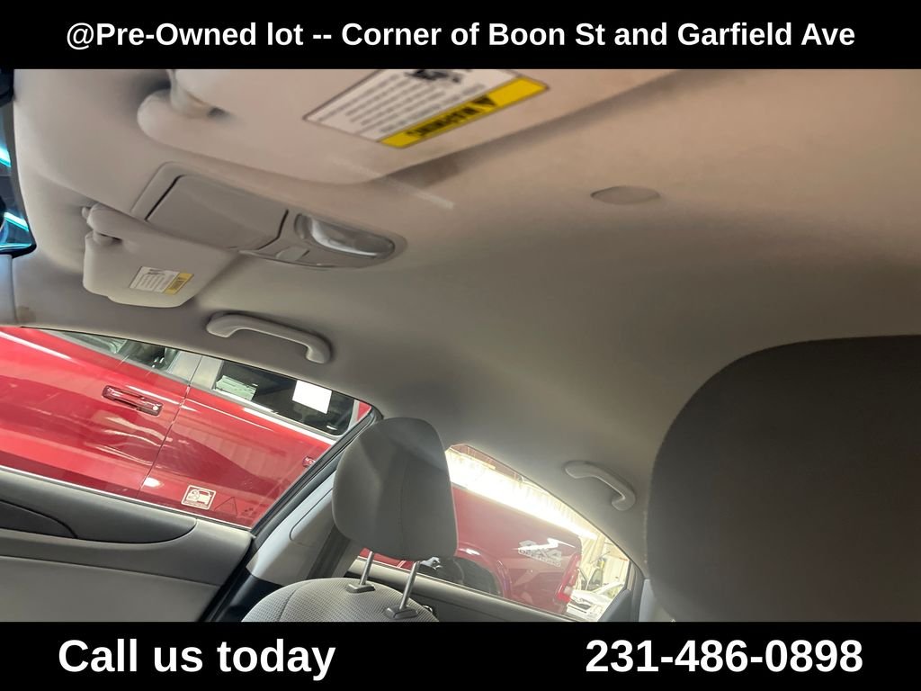 Used 2013 Black Hyundai GLS image 13