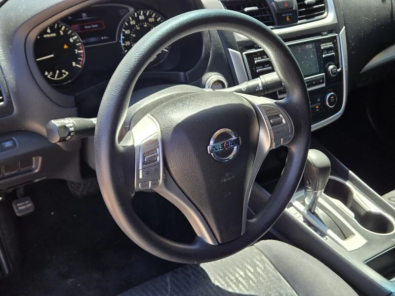 Used 2017 White Nissan 2.5 S image 14