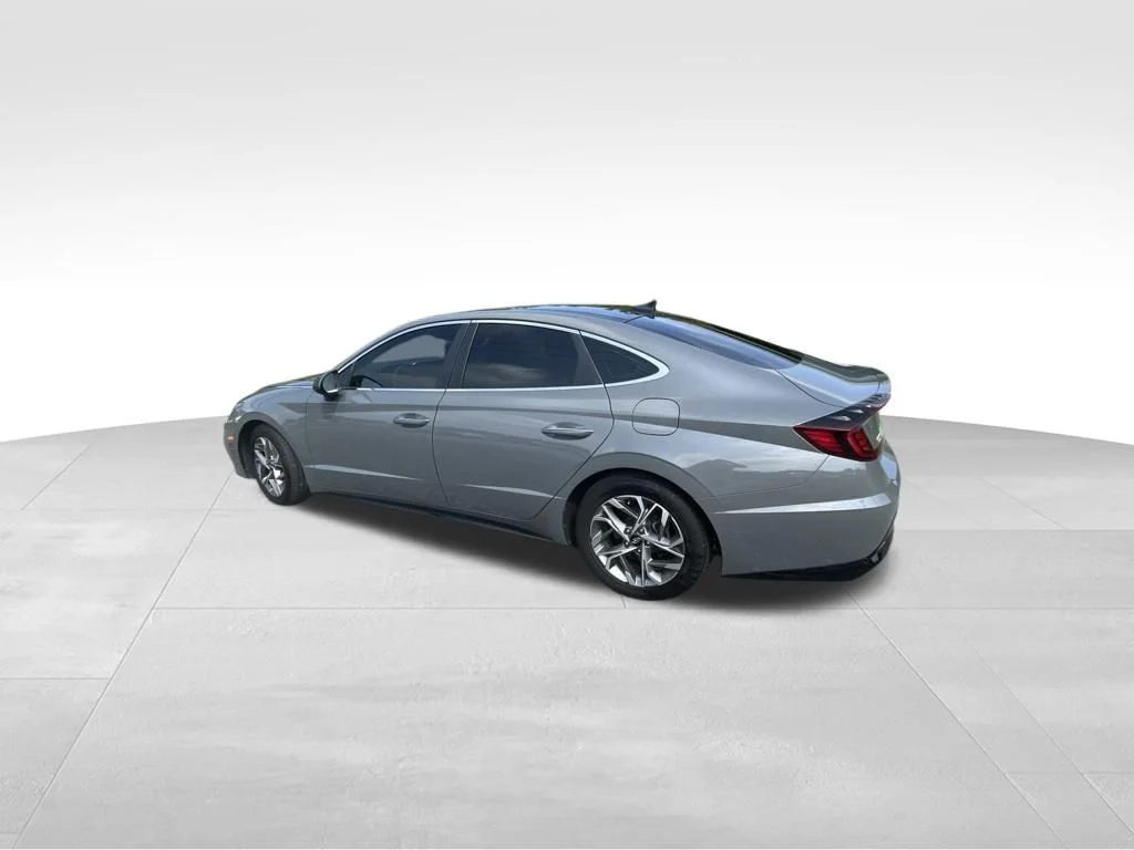 Used 2022 Gray Hyundai SEL image 8