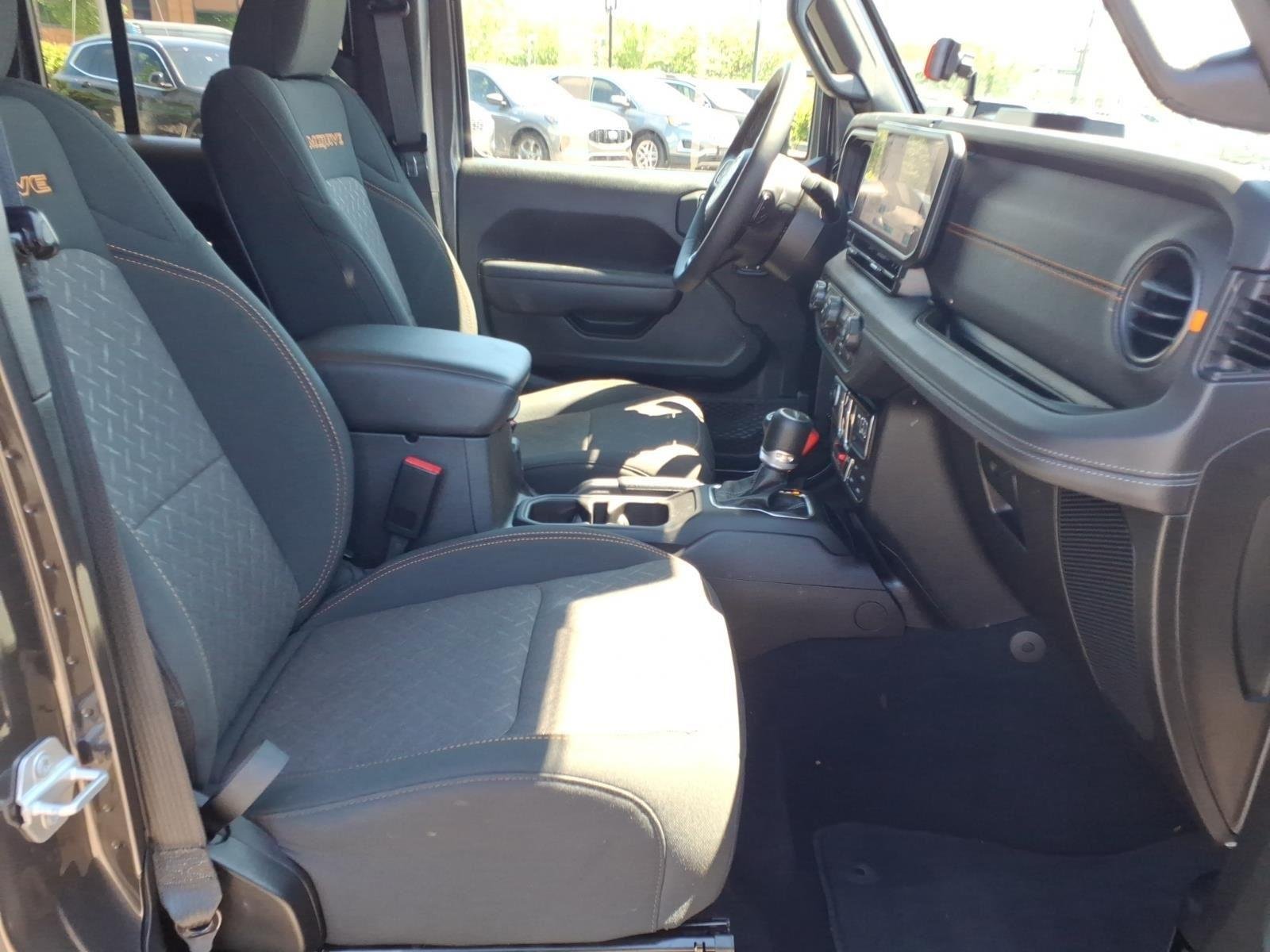 Used 2025 Granite Crystal Metallic Clearcoat Jeep Mojave image 20