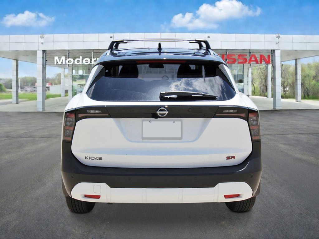 New 2026 Aspen White Tricoat/Super Black Nissan SR image 3