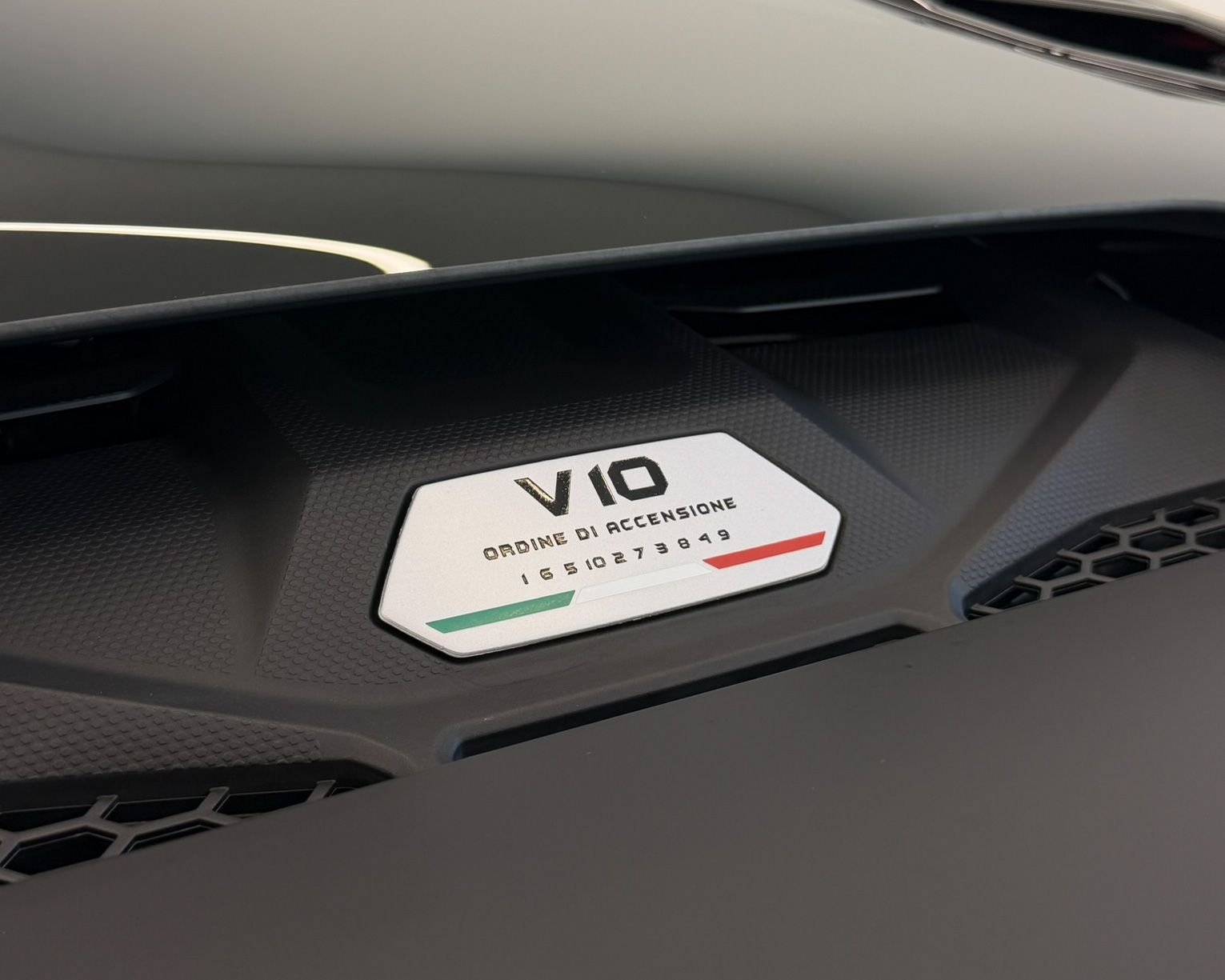 Used 2022  Lamborghini Base image 42
