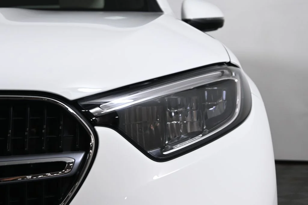 Used 2027 White Mercedes-Benz GLC 300 image 11