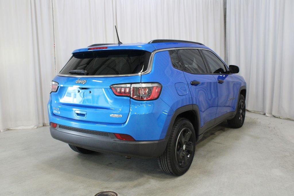Used 2018 Blue Jeep Latitude image 25